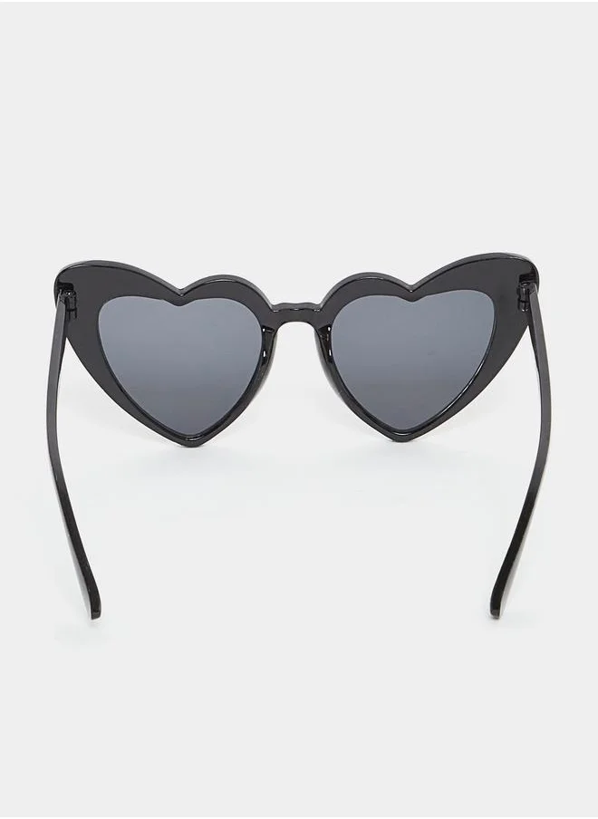 Styli Embellished Heart Shape Sunglasses