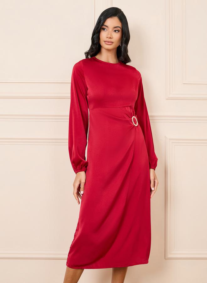 ستايلي فستان ميدي مزين بحلية منمقة بلؤلؤ - Image 1