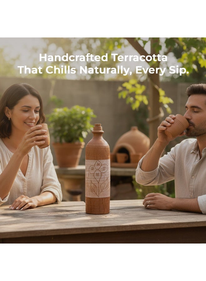 ارك زجاجة ماء من الطين المحروق مصنوعة يدويًا من ARK | زجاجة ميتي بسدادة فلين | تصميم فني بأوراق شجر ثنائية اللون | تبريد طبيعي | صديقة للبيئة | 1 لتر - Image 3