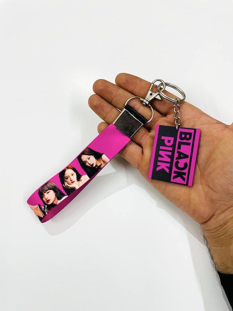 SINCE 7 STORE Blackpink Gift box for Blackpink Fans, 8 products: Blackpink Mug, 18 Lomocards, MDF Wood Keychain, Keychain Lanyard & Four badges - Image 4