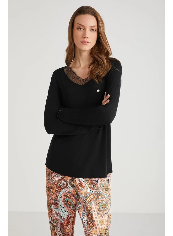 Penye Mood Ethnic patterned pajama set.