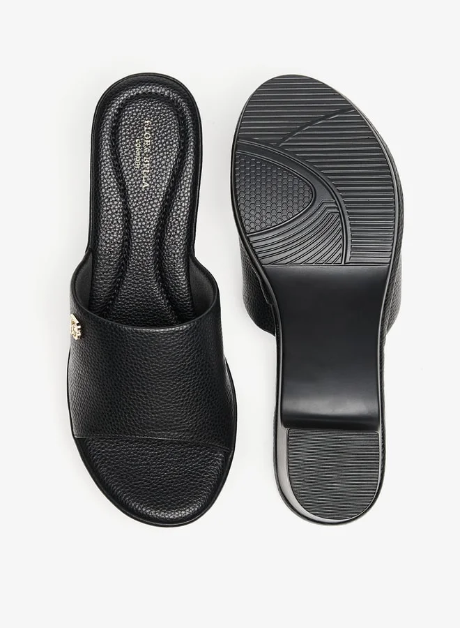 فلورا بيلا من شو إكسبرس Womens Textured Slip-On Sandals With Block Heels