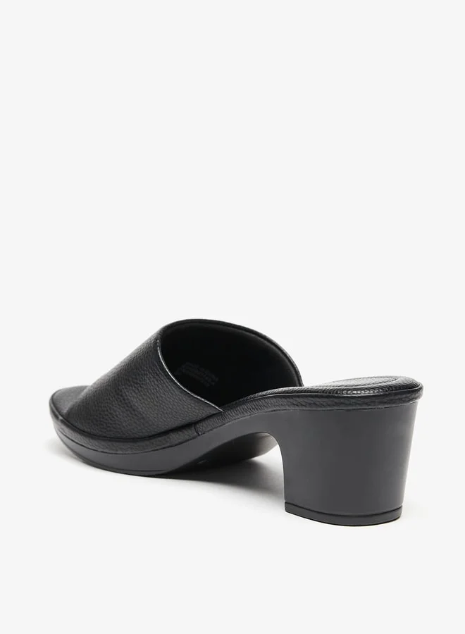 فلورا بيلا من شو إكسبرس Womens Textured Slip-On Sandals With Block Heels