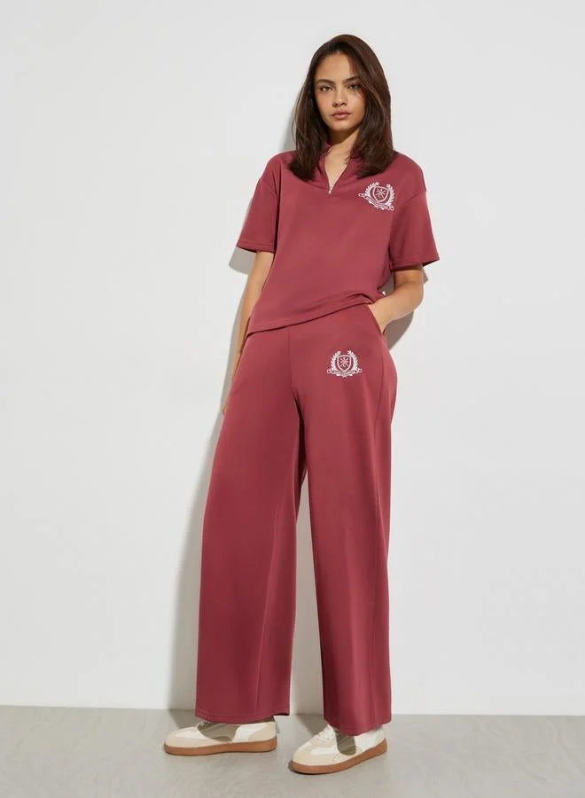 Styli Burgundy Badge Print Zip Detail Polo T-Shirt