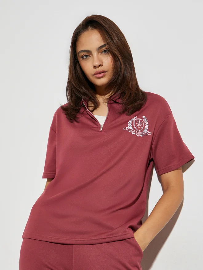 Styli Burgundy Badge Print Zip Detail Polo T-Shirt