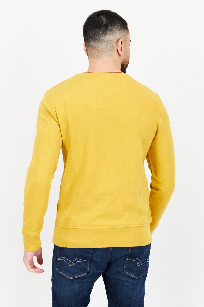 Levi's سويت شيرت رجالي بأكمام طويلة بياقة دائرية بشعار العلامة التجارية، أصفر - Image 4