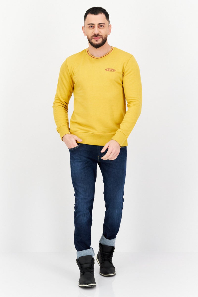 Levi's سويت شيرت رجالي بأكمام طويلة بياقة دائرية بشعار العلامة التجارية، أصفر - Image 2