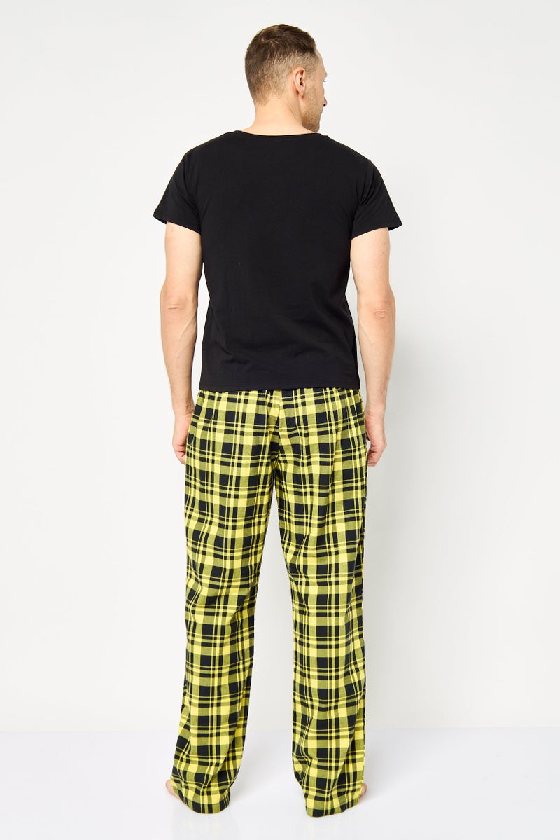 MOSCHINO Men 2 Piece Embroidered Logo Short Sleeves Top And Plaid Pajama Set, Multicolor - Image 2