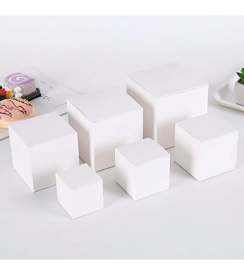 12 صندوق هدايا مربع أبيض 9x9x9 سم لحفلات الزفاف وحفلات التخزين - Image 1