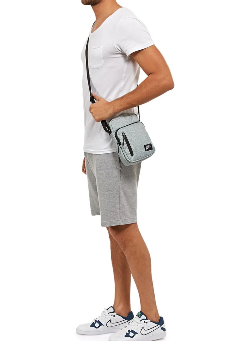 Nike Core Messenger Bag