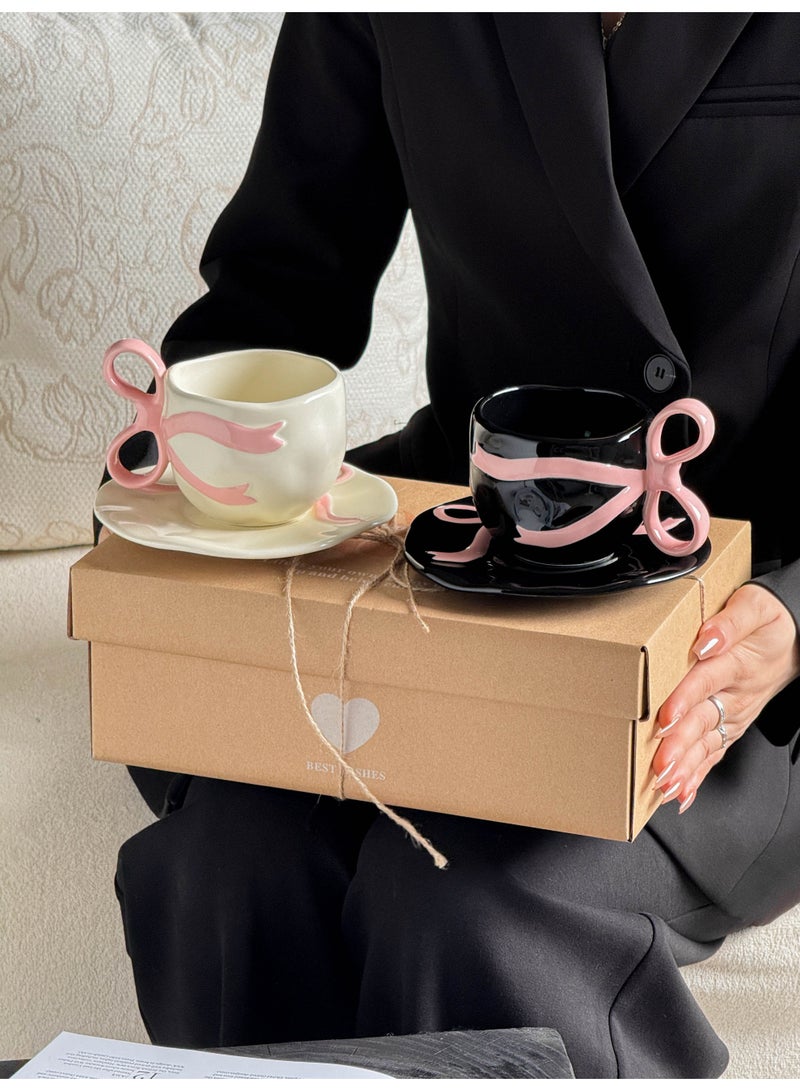 والالا طقم أكواب قهوة سيراميك بمقبض وردي، طقم أكواب وطبق مكون من قطعتين، كوب جميل للفتيات، كوب مصنوع يدويًا لشاي لاتيه وشاي بالحليب، هدايا جميلة لحفلات أعياد الميلاد وعيد الحب للنساء والفتيات، سعة 250 مل - Image 4