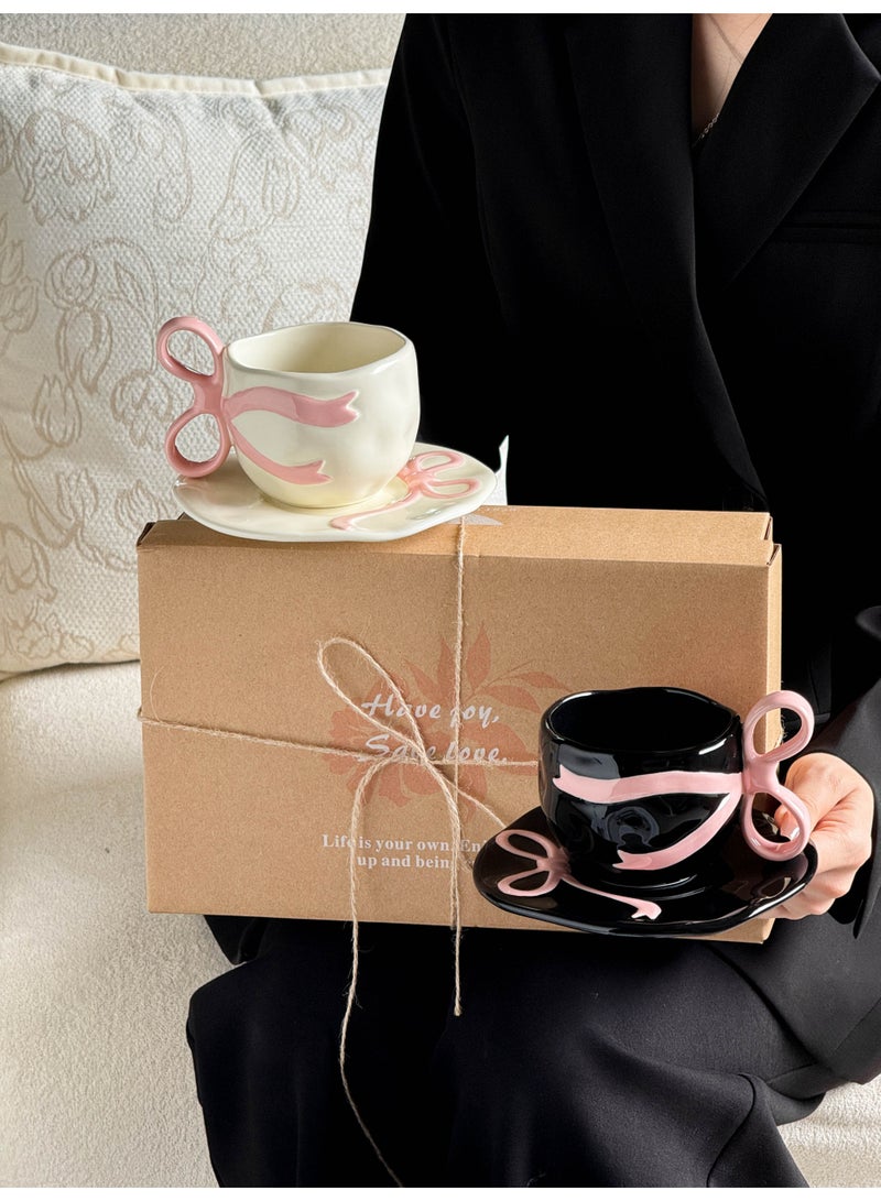 والالا طقم أكواب قهوة سيراميك بمقبض وردي، طقم أكواب وطبق مكون من قطعتين، كوب جميل للفتيات، كوب مصنوع يدويًا لشاي لاتيه وشاي بالحليب، هدايا جميلة لحفلات أعياد الميلاد وعيد الحب للنساء والفتيات، سعة 250 مل - Image 1