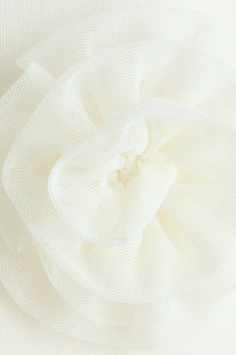 اتش اند ام بلوزة مزيّنة بالتول