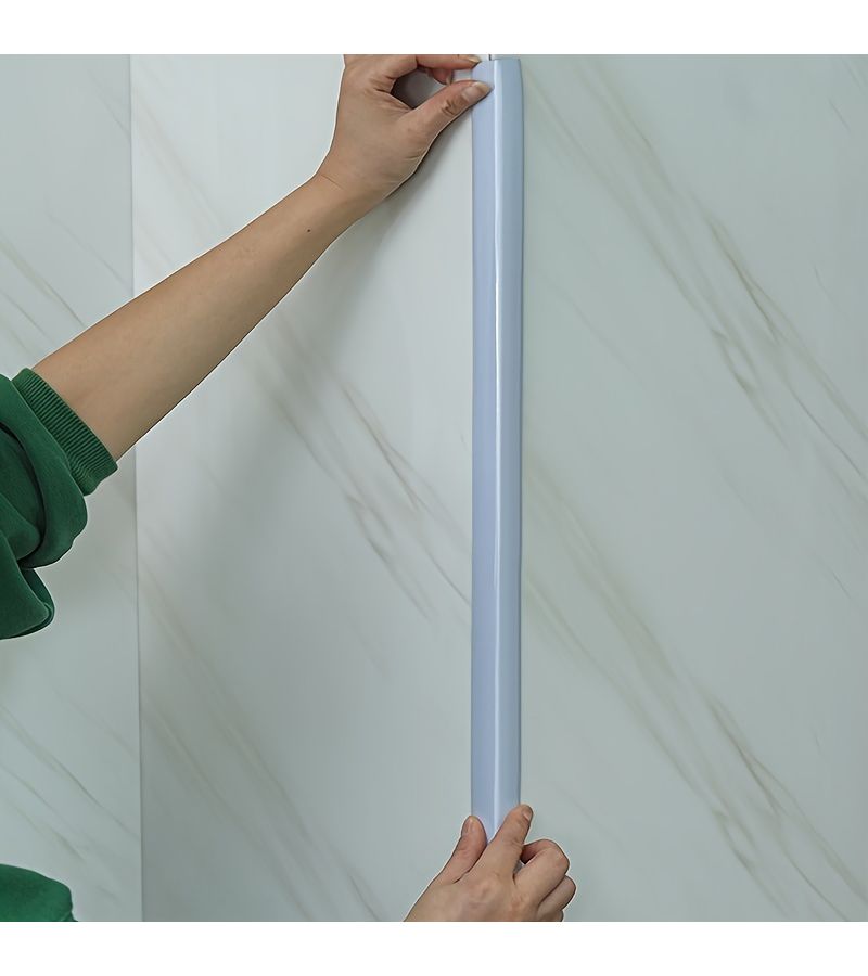 2 متر من لاصق البلاط الزخرفي ذاتي اللصق من الـ PVC باللون الفضي المقاوم للماء، لتزيين الزوايا الجدارية ولتشطيب الجدران المسطحة في الفنادق. - Image 2