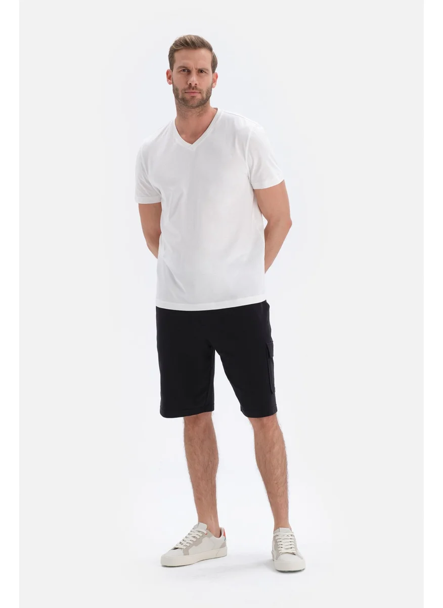 داجي Black Cargo Shorts with Pockets