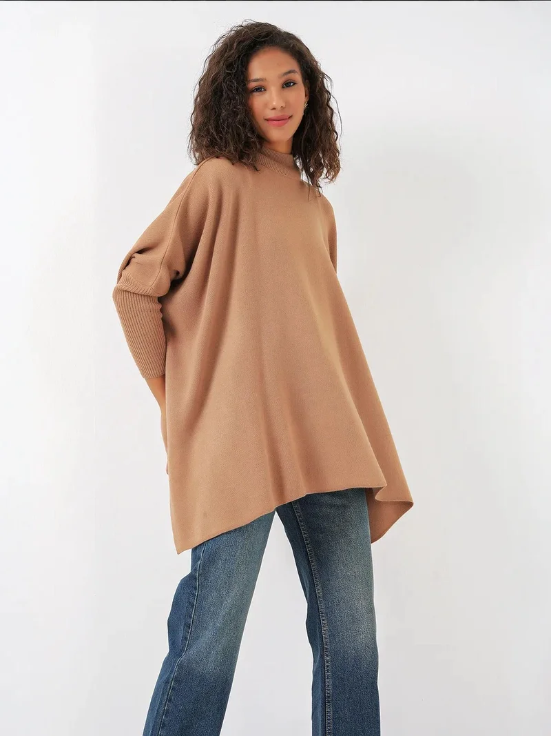 بيغ دارت كنزة بياقة نصف عالية مفصلة بفتحات واسعة