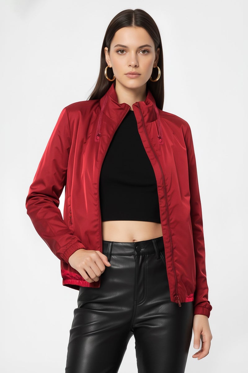 LACOSTE جاكيت واقي من الرياح للنساء، أحمر قاني - Image 2