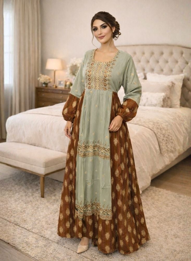 بريميم جلابية ماكسي نسائية بلون المريمية والبني بتصميم متباين - صدرية أمامية مطرزة مع أكمام واسعة مطبوعة، وياقة دائرية، وقصة طويلة انسيابية - Image 2