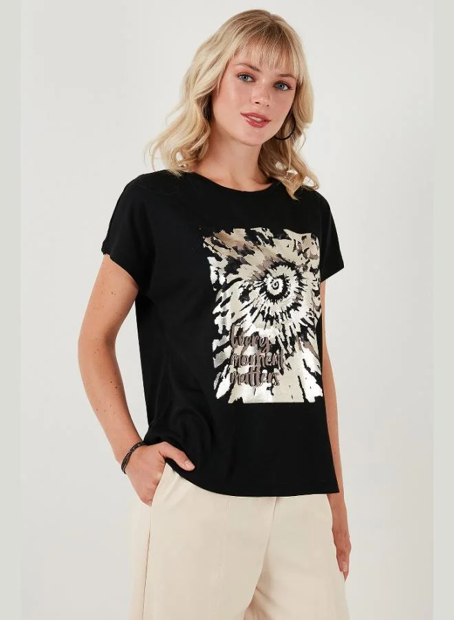 ليلا تيشيرت نسائي ليلا مطبوع بياقة مستديرة وقصة عادية