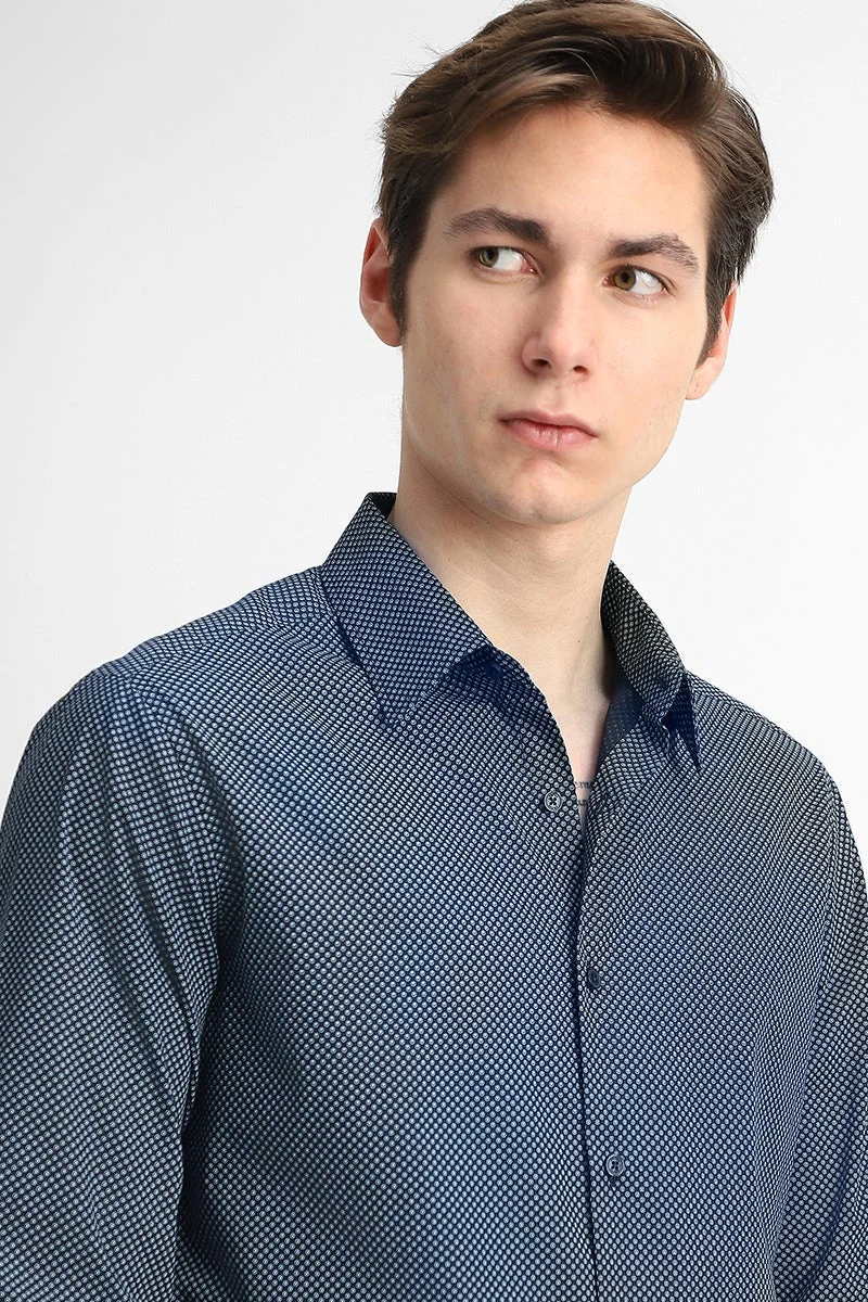 سنيتش قميص قطني % بنقوش هندسية بقصة ضيقة