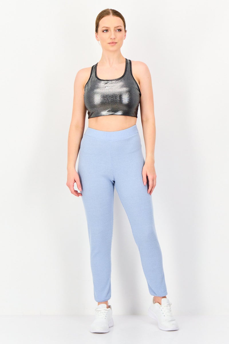 Nike حمالة صدر رياضية مبطنة بشعار العلامة التجارية للنساء، فضي - Image 2