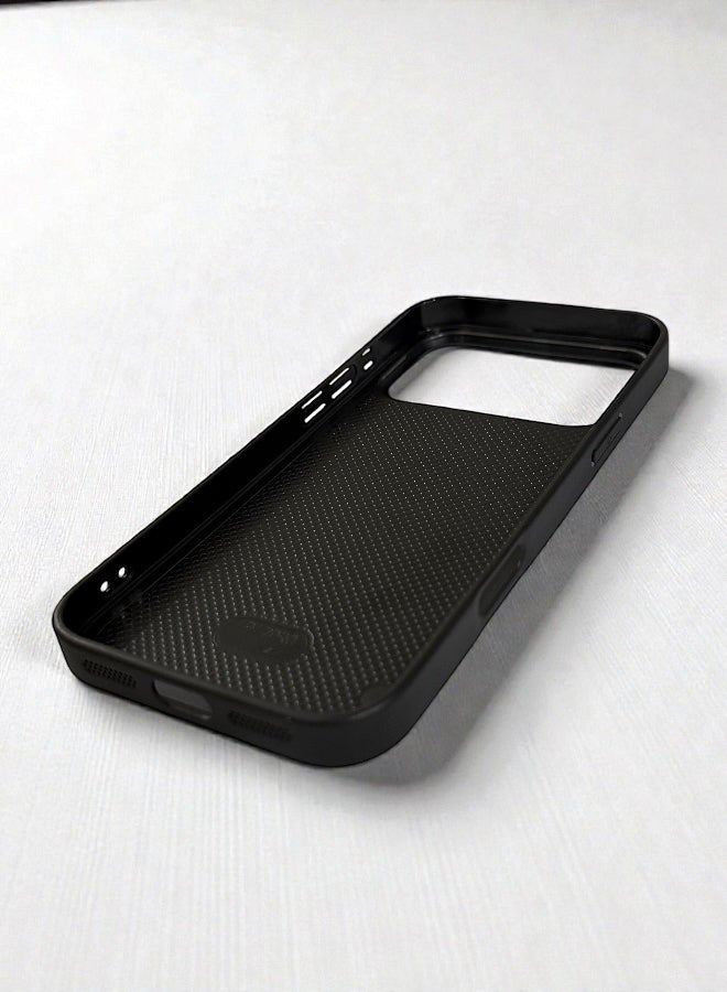 Covernex غطاء حماية لجهاز آيفون 17 برو من أبل مزخرف بنمط مربعات محايد كلاسيكي - Image 4