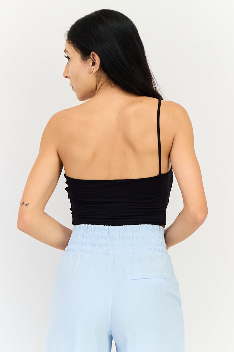 Bershka بلوزة قصيرة ذات حمالة كتف واحدة بفتحة عنق غير متساوية للنساء، سوداء - Image 3