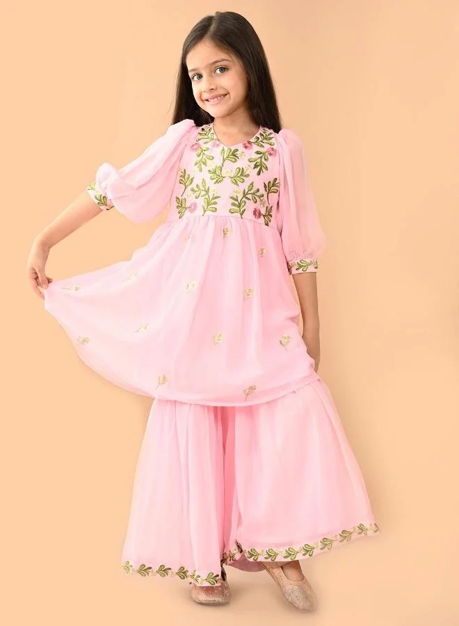 ليل بيكس طقم كورتا مطرز مع شرارة