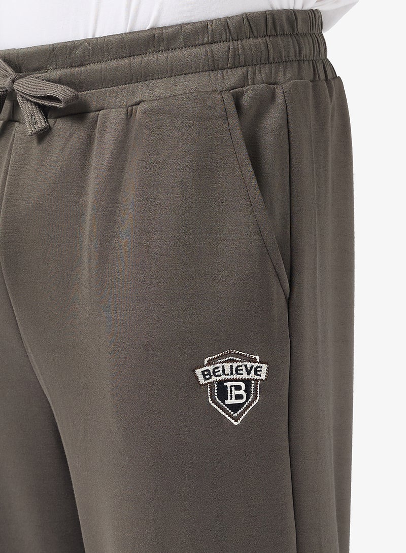 سفنتي فايف بيسيكس بنطلون رياضي مريح بشعار - Image 4