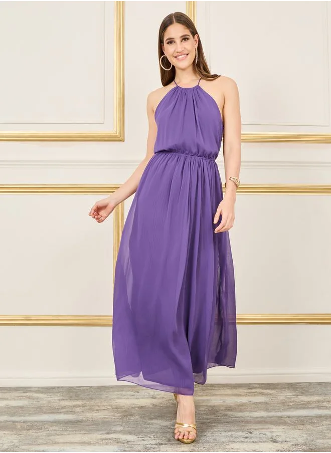 ستايلي Solid Crinkle Halter Neck Sheath Maxi Dress