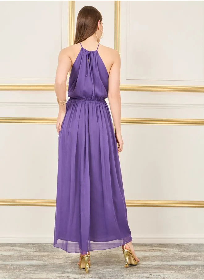 ستايلي Solid Crinkle Halter Neck Sheath Maxi Dress