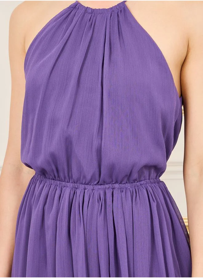 ستايلي Solid Crinkle Halter Neck Sheath Maxi Dress