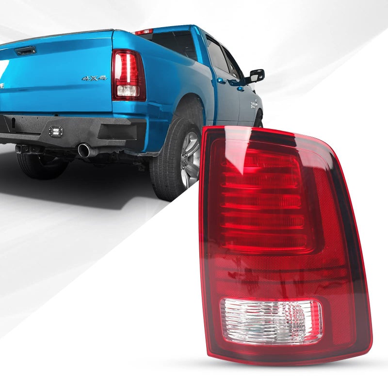 مجموعة أضواء الذيل LED من FIONE لسيارات دودج رام 1500 من 2013 إلى 2018 ورام 2500 من 2013 إلى 2018 ورام 3500 من 2014 إلى 2018 نوع هالوجين عدسة حمراء داخلية سوداء مع لمبات الجانب الأيمن للراكب CH2800202 68093081AC