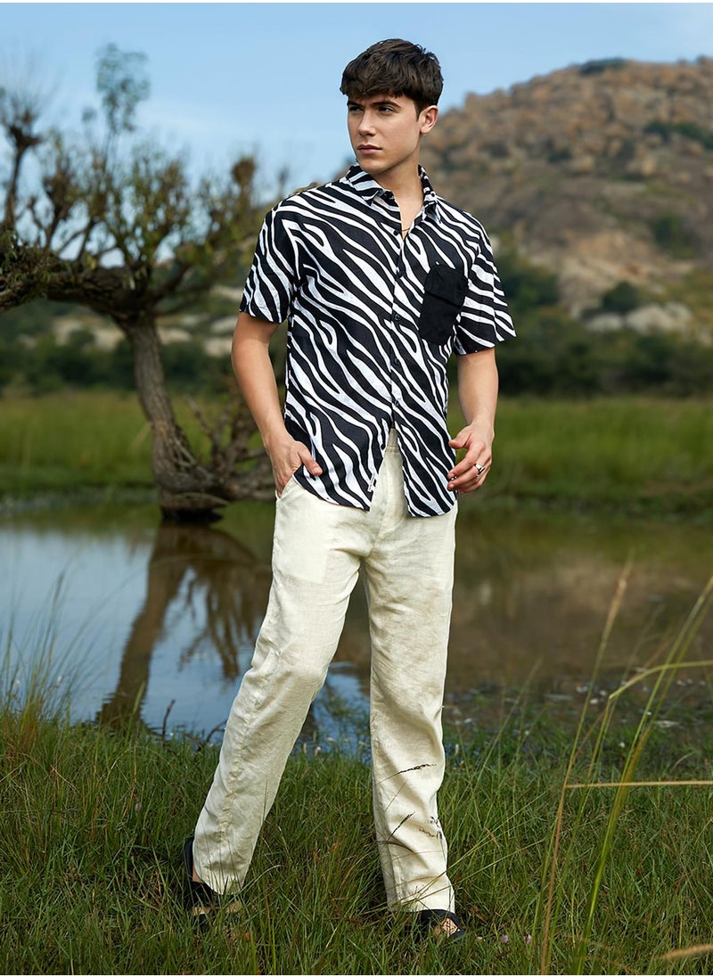 Men's Obsidian Black & Cream White Zebra-Lined Oversized Shirt - pzsku/Z024F2F255A20DF32CD46Z/45/_/1741859708/4ce73a0a-1ae4-4101-ab64-43c1f6543a26