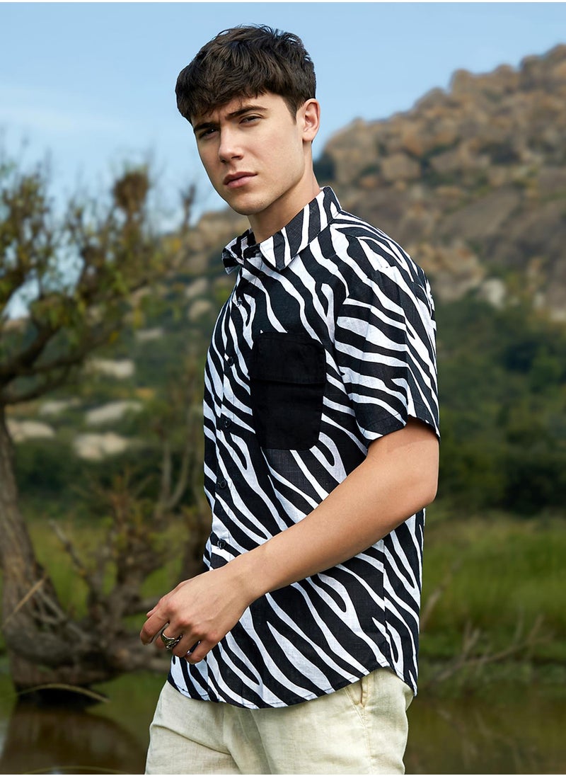 Men's Obsidian Black & Cream White Zebra-Lined Oversized Shirt - pzsku/Z024F2F255A20DF32CD46Z/45/_/1741859709/34358703-e11d-410e-99a8-1dc369899105