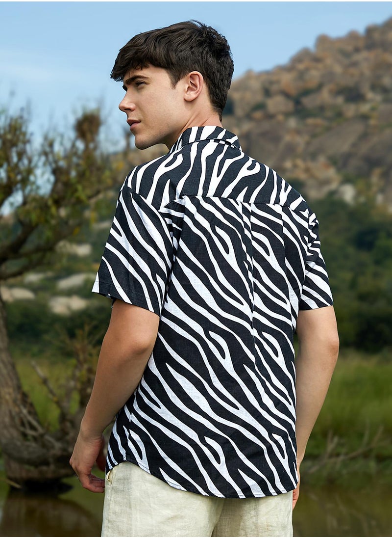 Men's Obsidian Black & Cream White Zebra-Lined Oversized Shirt - pzsku/Z024F2F255A20DF32CD46Z/45/_/1741859711/98264d47-1468-456d-bceb-ef74f438d270