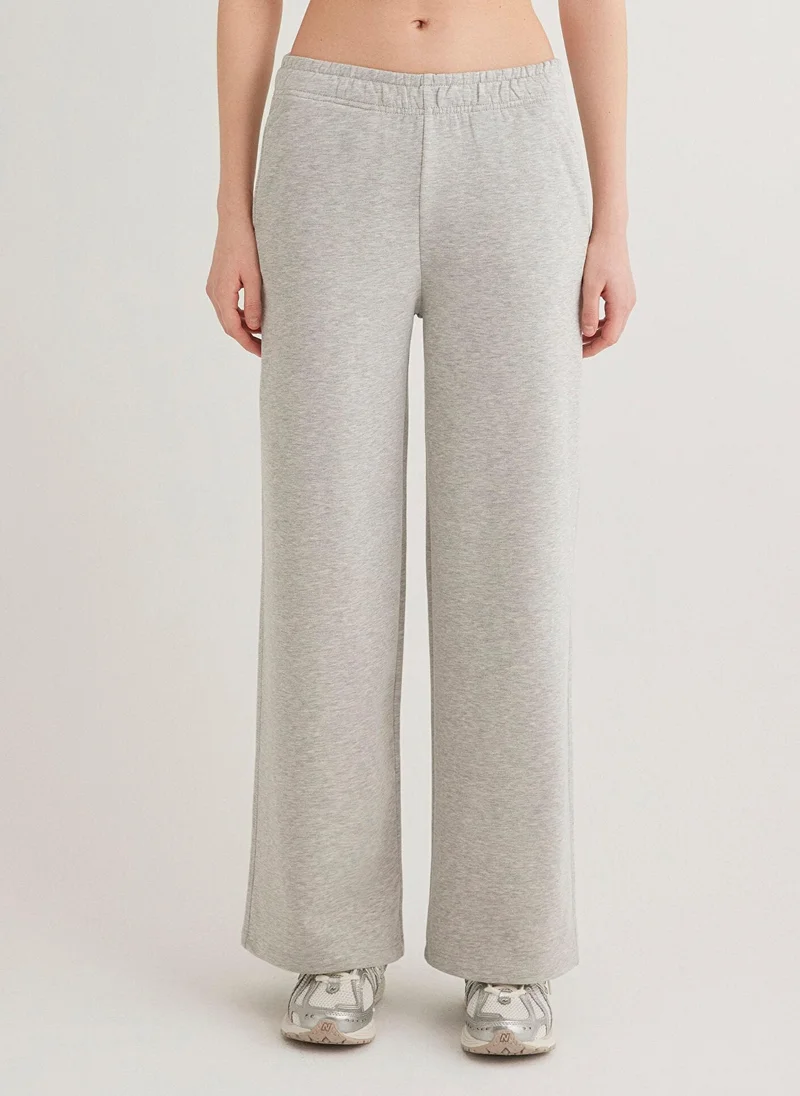 مافي بنطلون رمادي