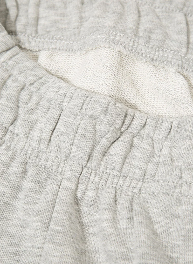 مافي بنطلون رمادي