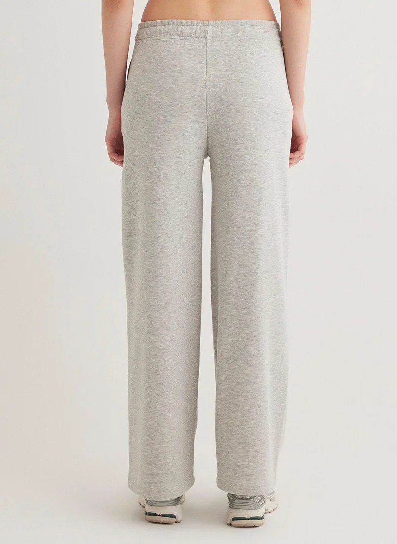 مافي بنطلون رمادي