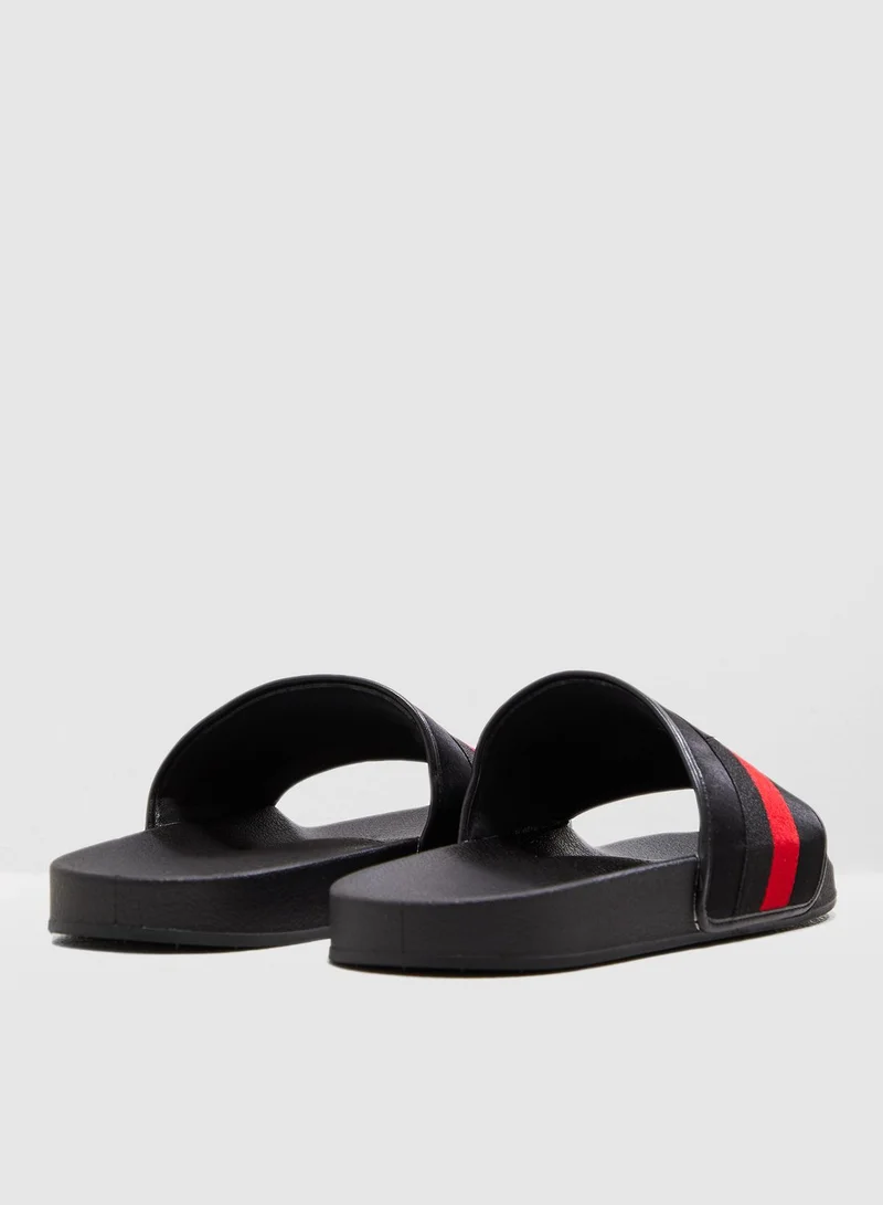 STEVE MADDEN Swerve Slides