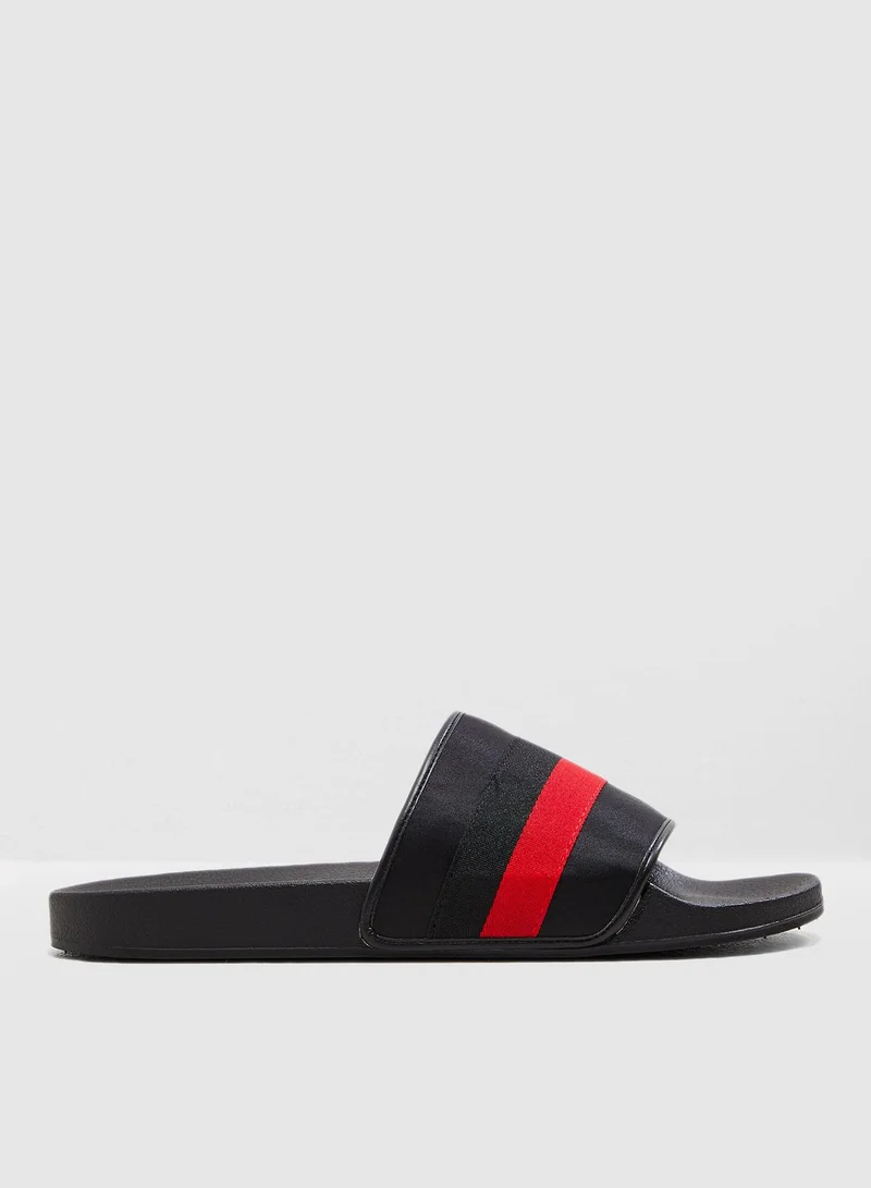 STEVE MADDEN Swerve Slides