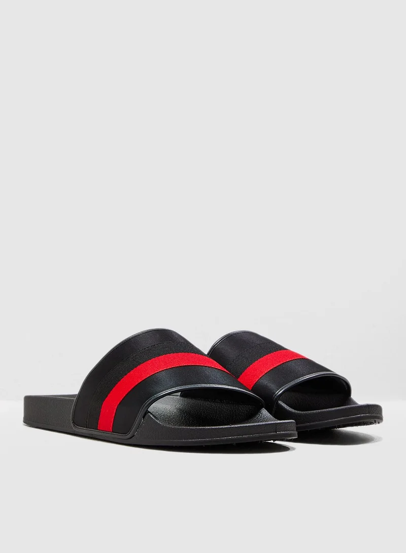 STEVE MADDEN Swerve Slides