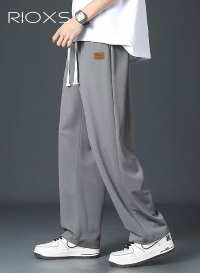 ريوكس بنطال رياضي رجالي، بنطال رياضي فضفاض من الحرير الجليدي مع جيوب جانبية، بنطال جري مريح بخصر مطاطي ورباط، بنطال كاجوال مستقيم واسع الساقين ومقاوم للتجعد، بنطال رياضي جاهز للصالة الرياضية، بنطال رياضي سريع الجفاف للأنشطة الترفيهية والخارجية، رمادي - Image 3