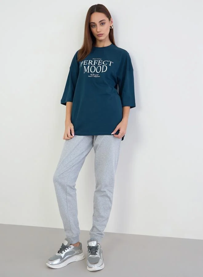 ستايلي تيشيرت واسع بطبعة كتابة