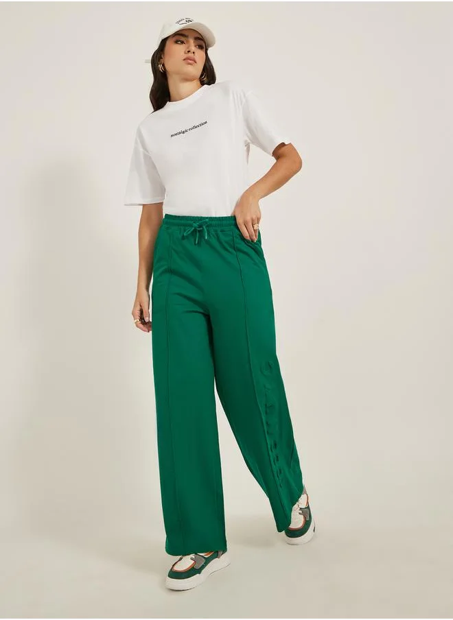 ستايلي Embossed Hem Wide Leg Joggers with Drawstring Waist