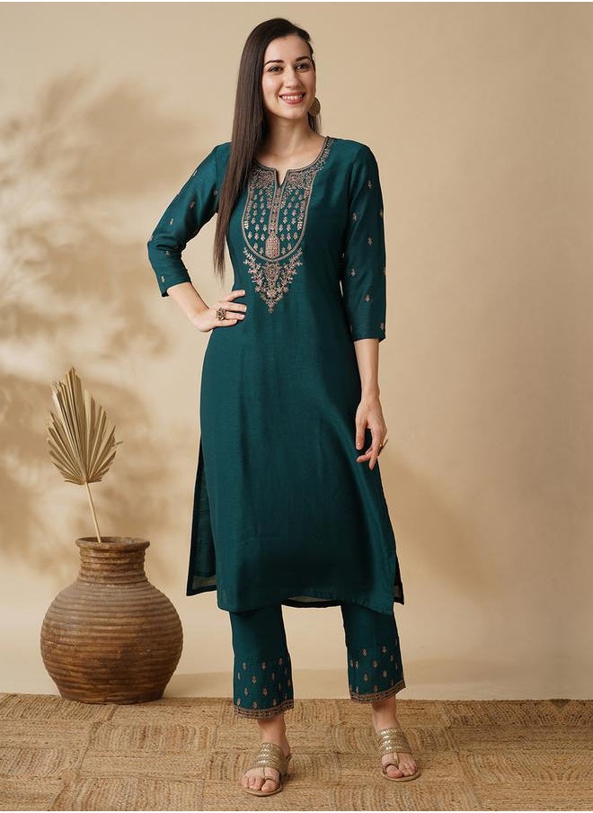 Embroidered Straight Kurta and Trouser Set - pzsku/Z025C14F39C0913863C7DZ/45/1741119899/29eef91b-7fda-46a6-948e-4baca6c379c9