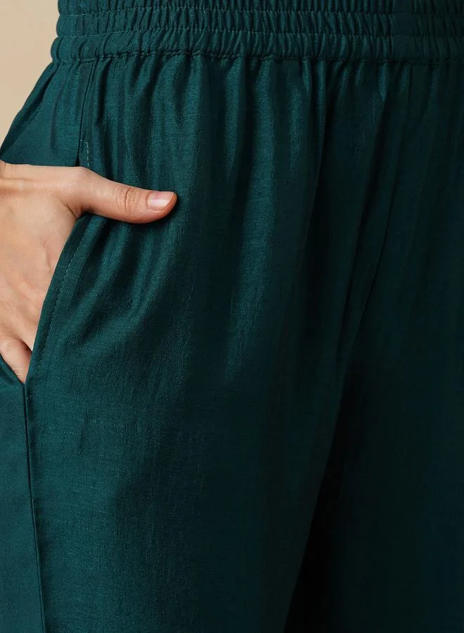 جلو باص طقم كورتا مستقيمة مطرزة وبنطلون من ستايلي