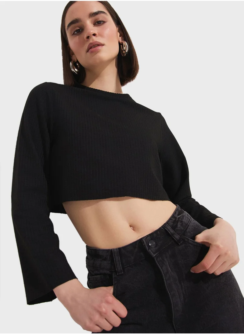 JUNE Essential Crew Neck Top