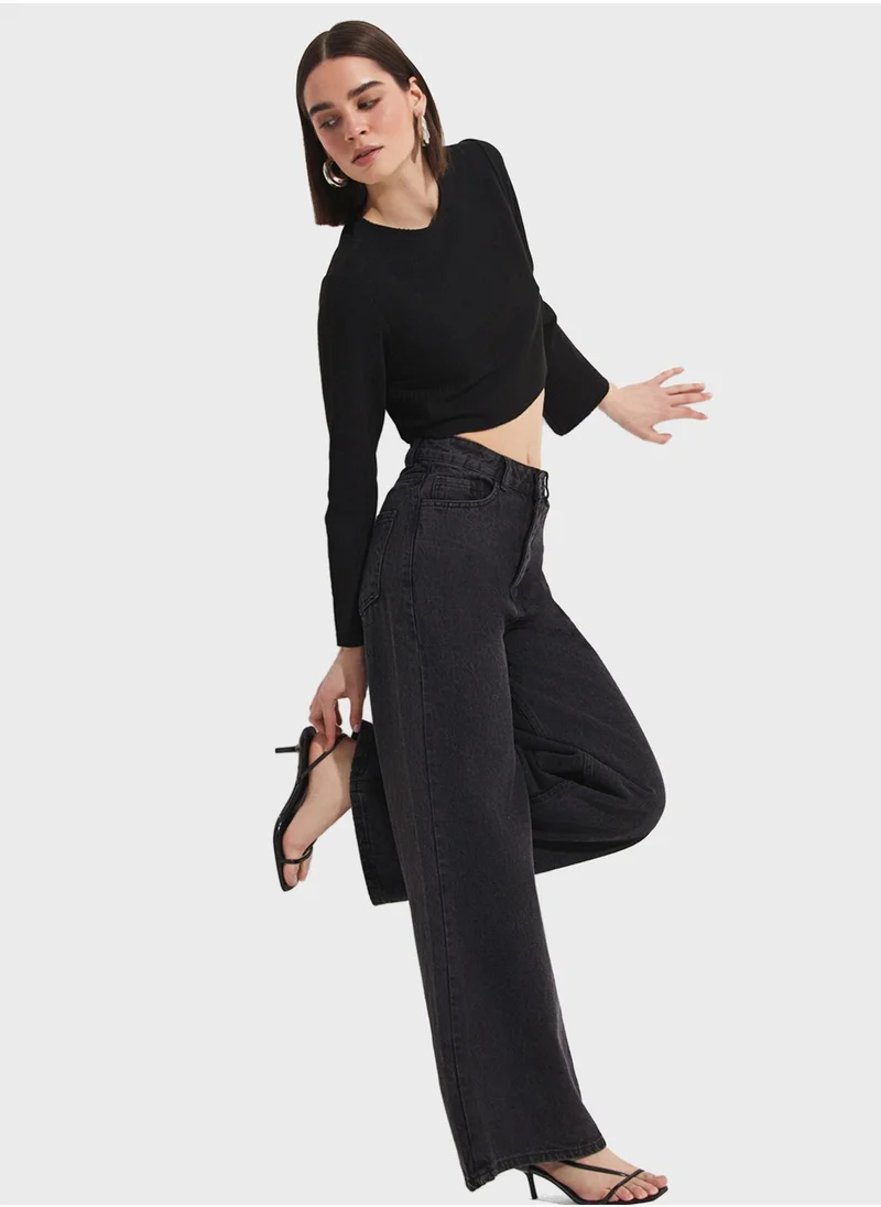 JUNE Essential Crew Neck Top