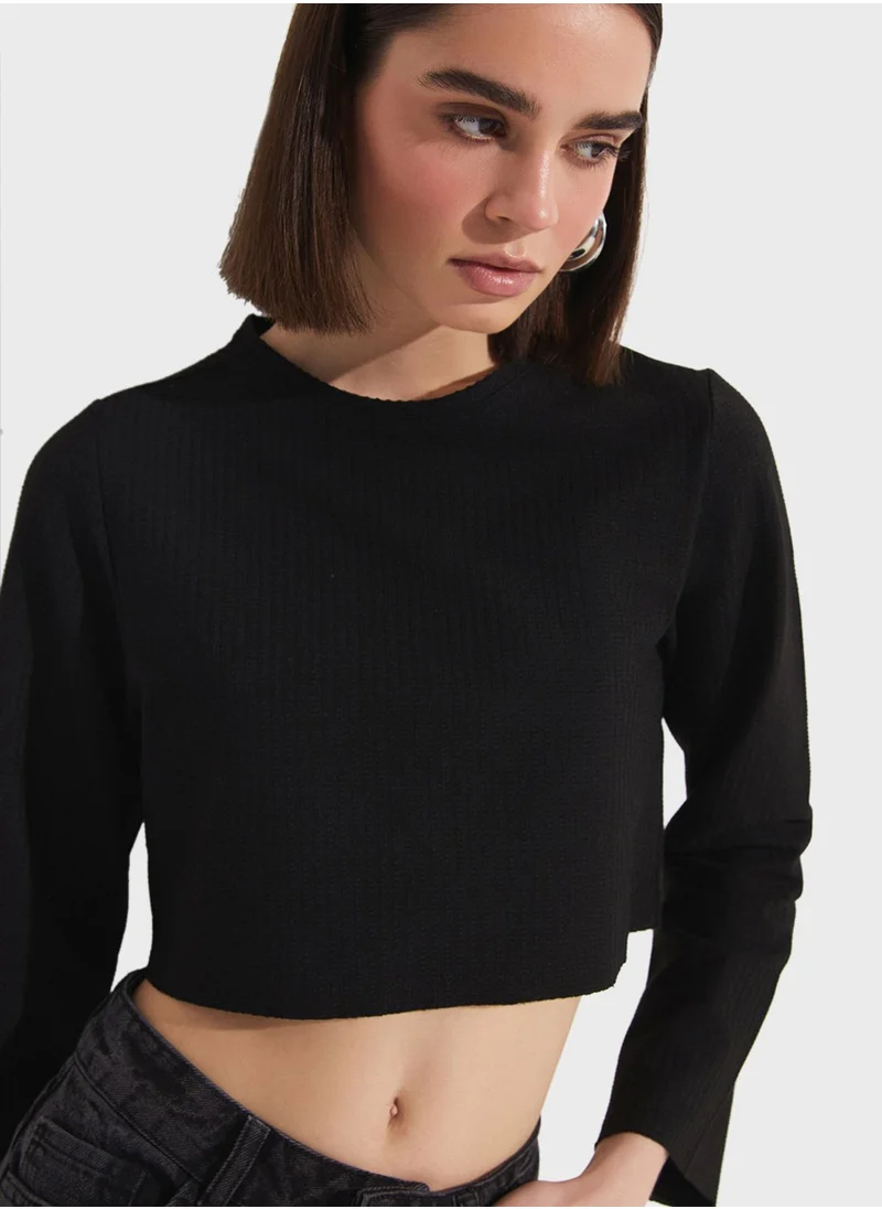 JUNE Essential Crew Neck Top